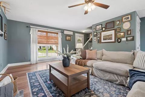 Living - 882 Bledsoe Dr, Galloway, OH 43119 photo 5 of 6