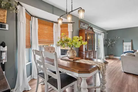 Dining - 882 Bledsoe Dr, Galloway, OH 43119 photo 2 of 2