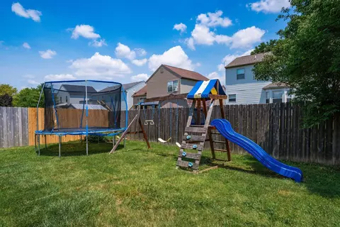 Exterior - 882 Bledsoe Dr, Galloway, OH 43119 photo 5 of 7