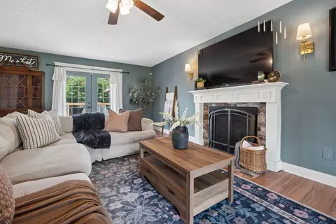 Living - 882 Bledsoe Dr, Galloway, OH 43119 photo 1 of 6