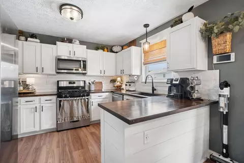 Kitchen - 882 Bledsoe Dr, Galloway, OH 43119 photo 1 of 6