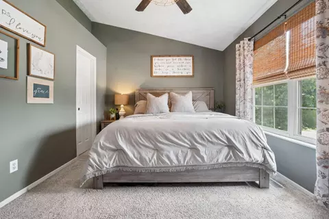 Bedroom - 882 Bledsoe Dr, Galloway, OH 43119 photo 2 of 5