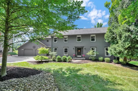 72 Pinehurst Dr, Granville, OH 43023