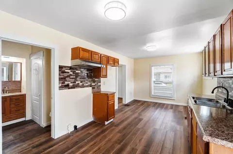 Entry Way - 2015 Clifton Ave, Springfield, OH 45505 photo 7 of 14