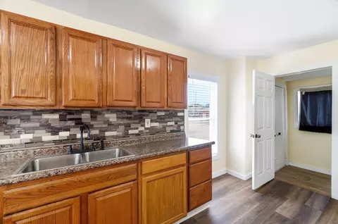 Entry Way - 2015 Clifton Ave, Springfield, OH 45505 photo 10 of 14