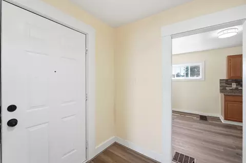 Entry Way - 2015 Clifton Ave, Springfield, OH 45505 photo 2 of 14