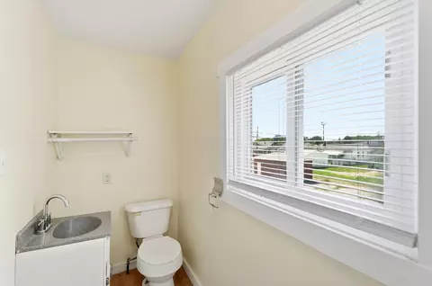 Bath - 2015 Clifton Ave, Springfield, OH 45505 photo 2 of 3