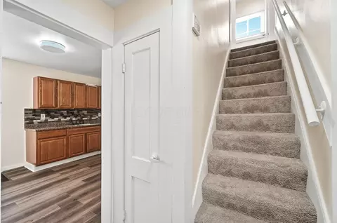 Entry Way - 2015 Clifton Ave, Springfield, OH 45505 photo 4 of 14