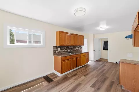 Entry Way - 2015 Clifton Ave, Springfield, OH 45505 photo 5 of 14