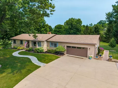 10750 Springwater Dr, Mount Vernon, OH 43050