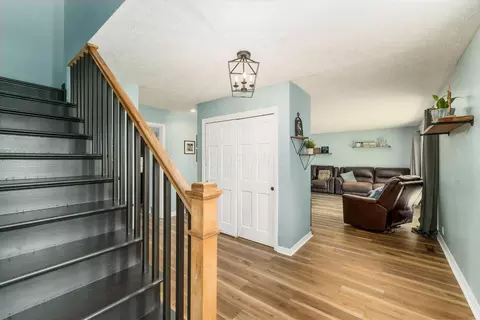 Entry Way - 562 Mapleview Ln, Circleville, OH 43113 photo 2 of 2