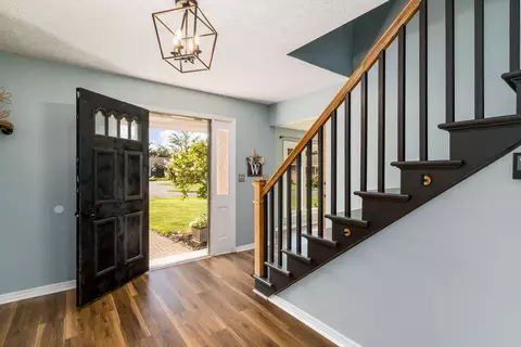 Entry Way - 562 Mapleview Ln, Circleville, OH 43113 photo 1 of 2