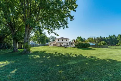 Exterior - 562 Mapleview Ln, Circleville, OH 43113 photo 5 of 8