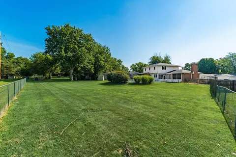 Exterior - 562 Mapleview Ln, Circleville, OH 43113 photo 4 of 8