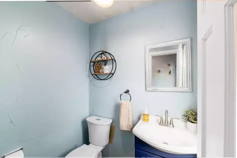 Bath - 562 Mapleview Ln, Circleville, OH 43113 photo 1 of 3