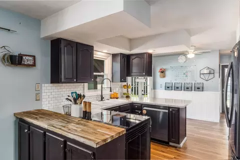 Kitchen - 562 Mapleview Ln, Circleville, OH 43113 photo 2 of 2