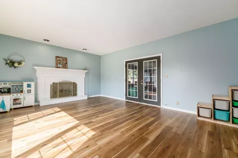 Living - 562 Mapleview Ln, Circleville, OH 43113 photo 4 of 4
