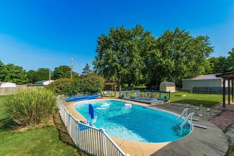 Exterior - 562 Mapleview Ln, Circleville, OH 43113 photo 8 of 8