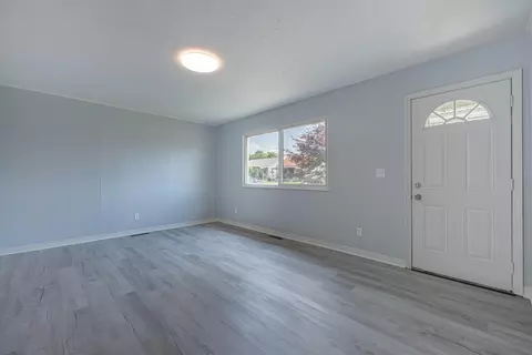 653 S Douglas Ave, Springfield, OH 45505 photo 3