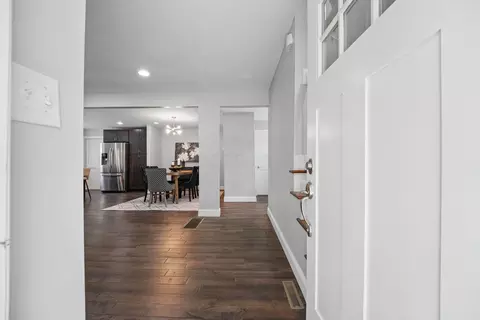 Entry Way - 1430 Ashdowne Rd, Columbus, OH 43221 photo 1 of 2