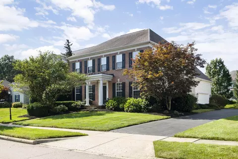 7043 Cunningham Dr, New Albany, OH 43054