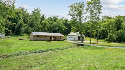 4111 Dragoo Rd, Nashport, OH 43830