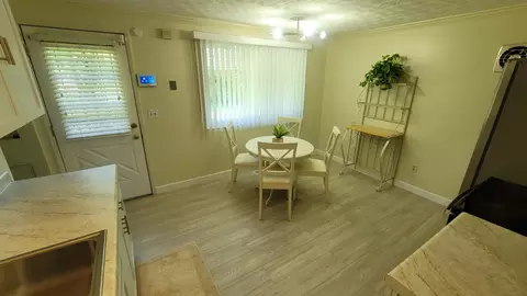 Dining - 1392 E Mithoff St, Columbus, OH 43206 photo 1 of 2
