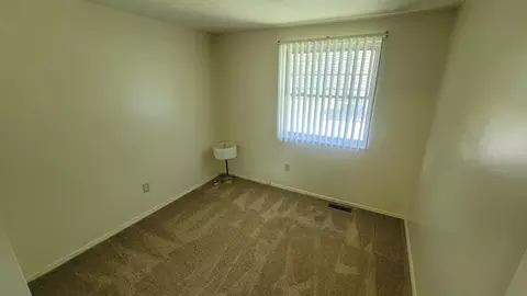 Bedroom - 1392 E Mithoff St, Columbus, OH 43206 photo 5 of 6