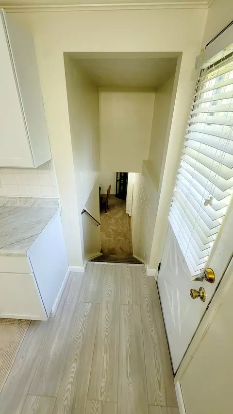 Entry Way - 1392 E Mithoff St, Columbus, OH 43206 photo 3 of 3