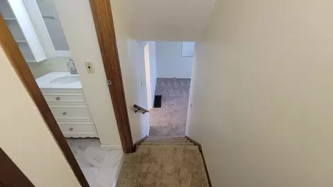 Entry Way - 1392 E Mithoff St, Columbus, OH 43206 photo 2 of 3