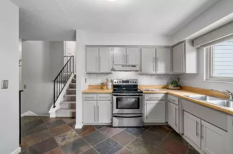 Kitchen - 2805 Shellwick Ct, Columbus, OH 43235 photo 1 of 4