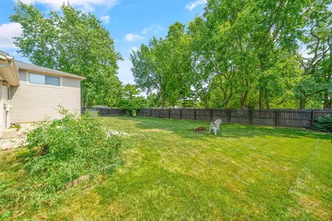 Exterior - 2805 Shellwick Ct, Columbus, OH 43235 photo 9 of 11