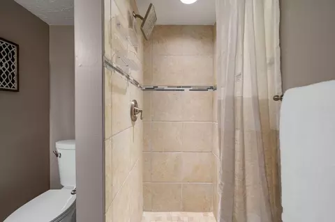 Bath - 2805 Shellwick Ct, Columbus, OH 43235 photo 7 of 7