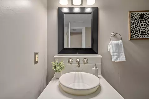 Bath - 2805 Shellwick Ct, Columbus, OH 43235 photo 6 of 7