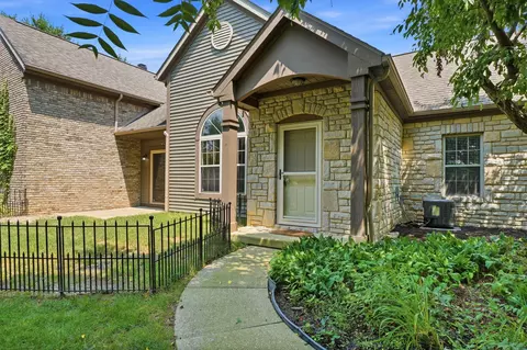 7684 Slate Ridge Blvd, Reynoldsburg, OH 43068