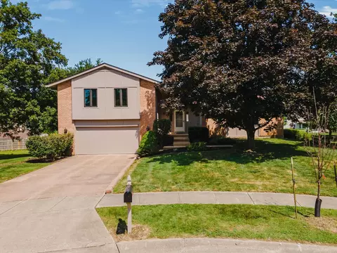 5256 Longrifle Rd, Westerville, OH 43081