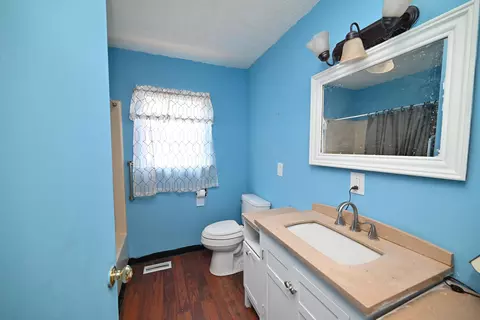 Bath - 731 Silver St, Marion, OH 43302 photo 1 of 2