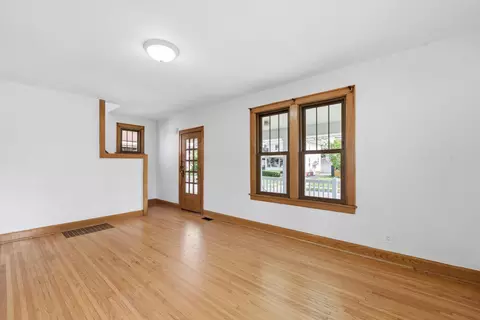Living - 486 E Weber Rd, Columbus, OH 43202 photo 1 of 4
