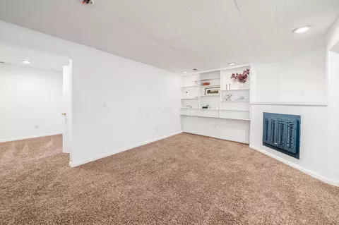 Living - 926 Robmeyer Dr, Columbus, OH 43207 photo 10 of 10