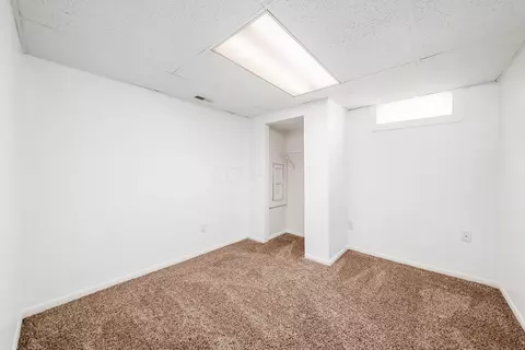 Bedroom - 926 Robmeyer Dr, Columbus, OH 43207 photo 6 of 6