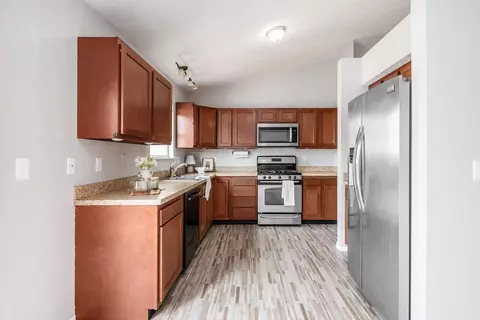 Kitchen - 926 Robmeyer Dr, Columbus, OH 43207 photo 1 of 4