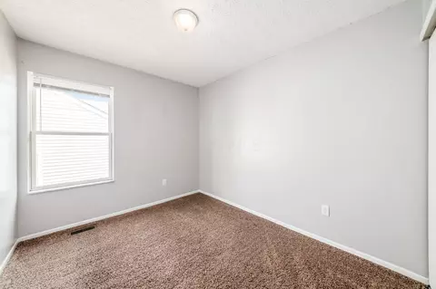 Bedroom - 926 Robmeyer Dr, Columbus, OH 43207 photo 1 of 6