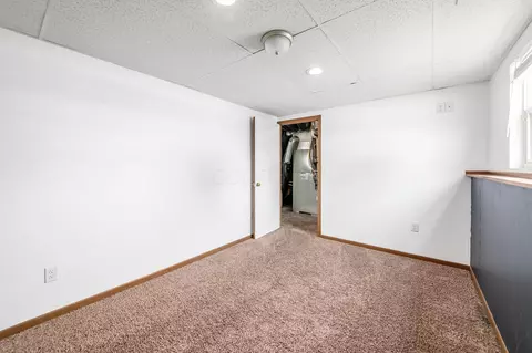 Bedroom - 926 Robmeyer Dr, Columbus, OH 43207 photo 5 of 6