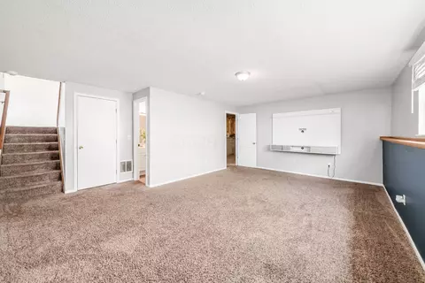 Living - 926 Robmeyer Dr, Columbus, OH 43207 photo 7 of 10