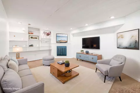 Living - 926 Robmeyer Dr, Columbus, OH 43207 photo 8 of 10
