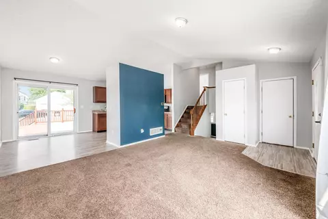 Living - 926 Robmeyer Dr, Columbus, OH 43207 photo 3 of 10