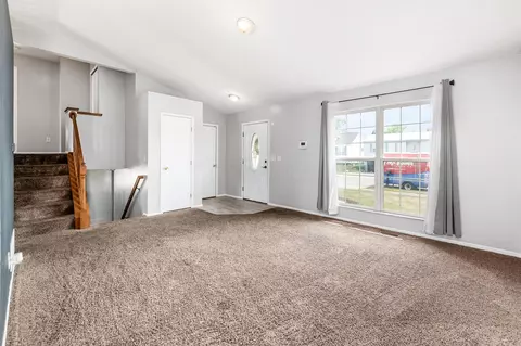 Living - 926 Robmeyer Dr, Columbus, OH 43207 photo 5 of 10