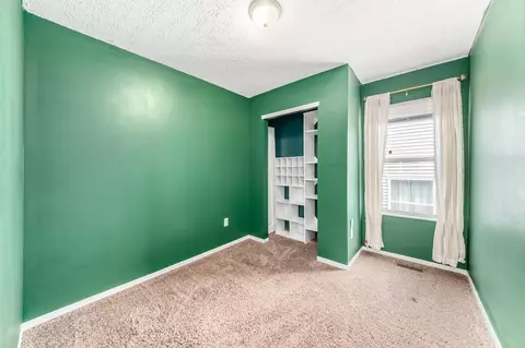 Bedroom - 926 Robmeyer Dr, Columbus, OH 43207 photo 2 of 6