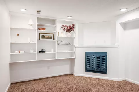 Living - 926 Robmeyer Dr, Columbus, OH 43207 photo 9 of 10