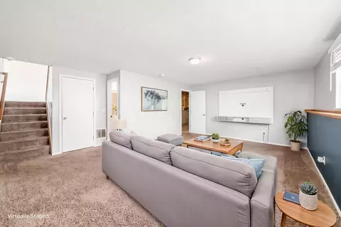 Living - 926 Robmeyer Dr, Columbus, OH 43207 photo 6 of 10